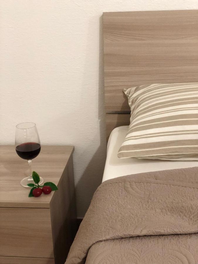 קניגיונה Private Apartment With Garden מראה חיצוני תמונה